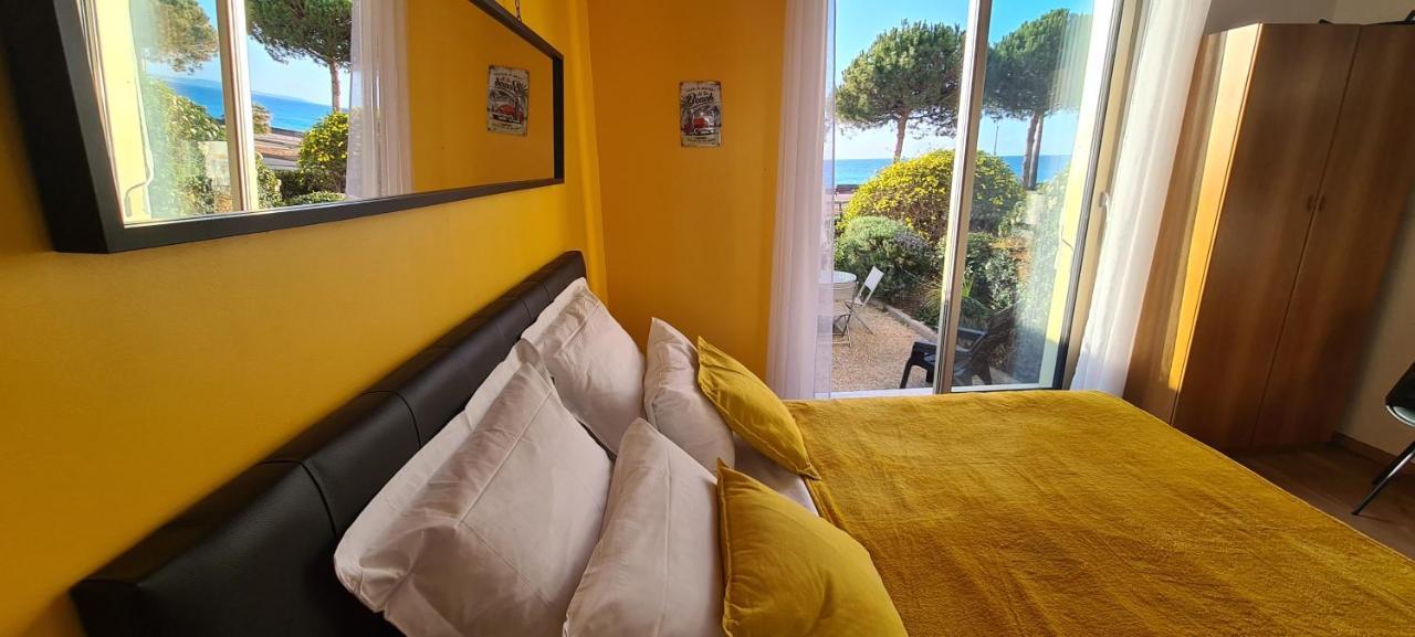 Studio De La Plage - Mer, Terrasse Et Garage Καν-συρ-Μερ Εξωτερικό φωτογραφία